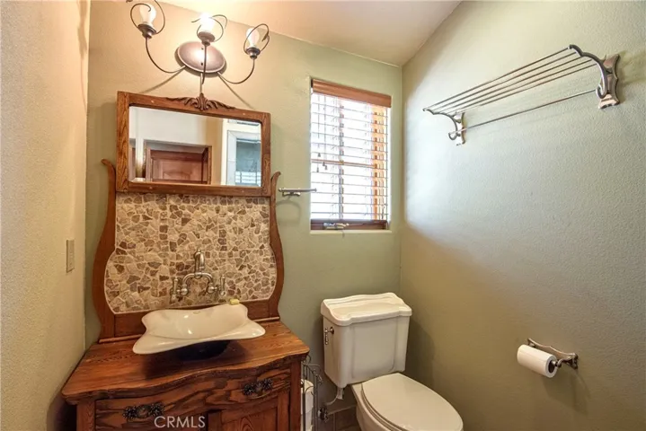 Main Floor Guest Bath 2