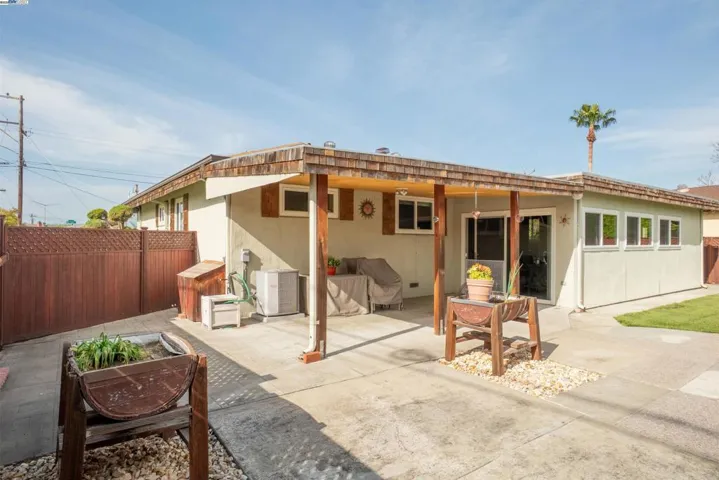 690 Crosby Pl, San Leandro, California 94579