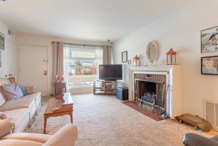 690 Crosby Pl, San Leandro, California 94579