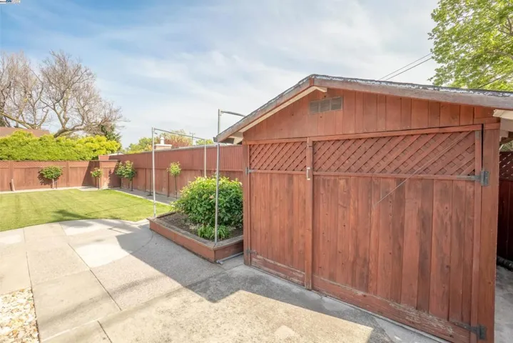 690 Crosby Pl, San Leandro, California 94579