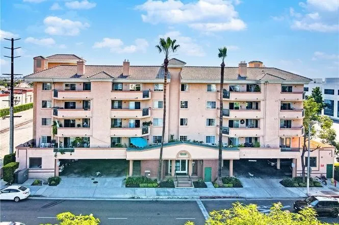 11410 Brookshire Avenue 114, Downey, California 90241 home-pic-11