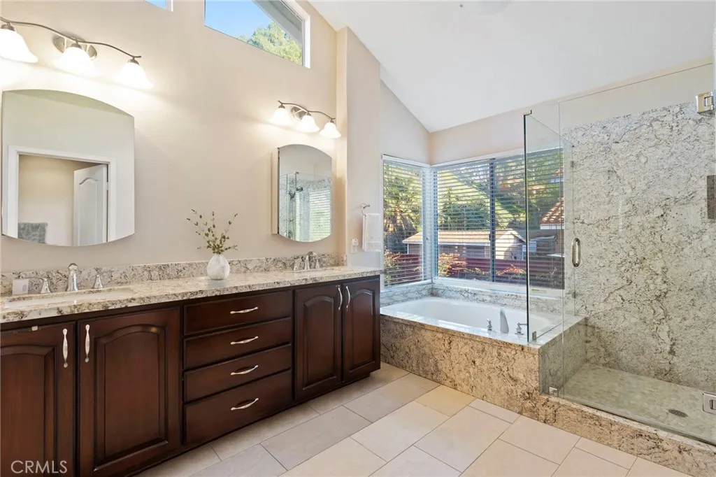 1535 San Almada Road, Corona, California 92882 home-pic-17