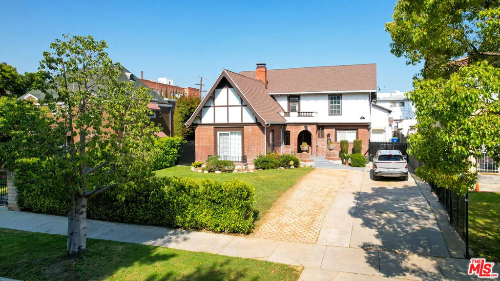 858 Westchester Place, Los Angeles, California 90005 home-pic-0