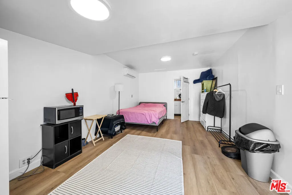 858 Westchester Place, Los Angeles, California 90005 home-pic-50