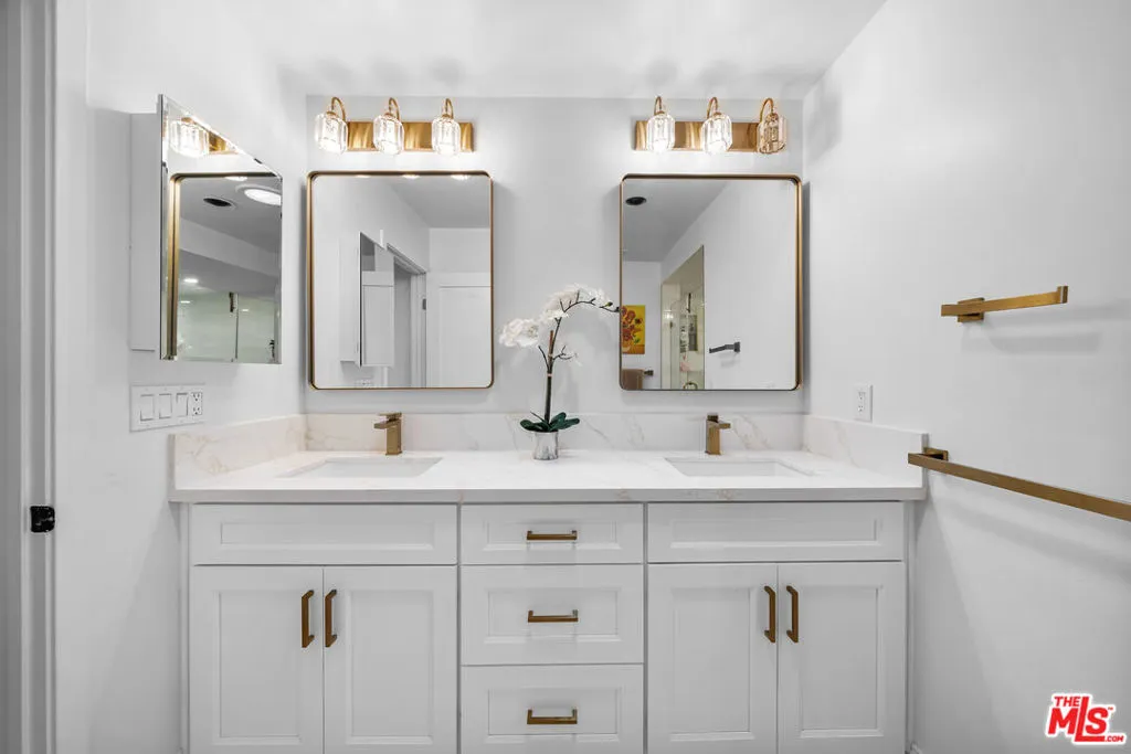 858 Westchester Place, Los Angeles, California 90005 home-pic-28