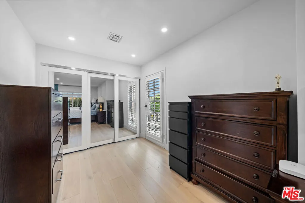 858 Westchester Place, Los Angeles, California 90005 home-pic-23