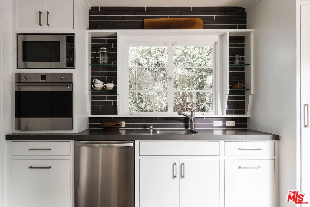 2050 N Edgemont Street, Los Angeles, California 90027 home-pic-11