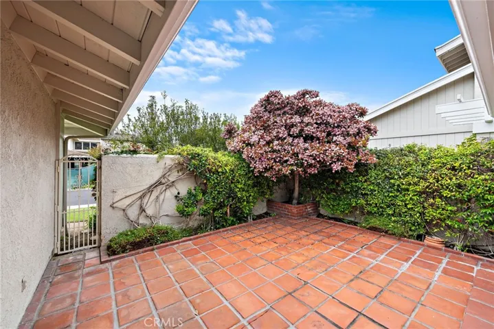 18 Shoal Drive, Corona Del Mar, California 92625