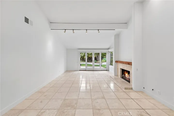 18 Shoal Drive, Corona Del Mar, California 92625