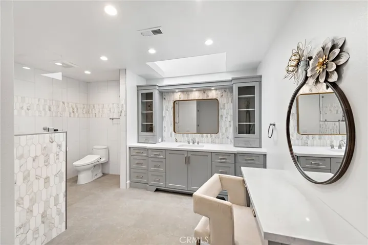 18 Shoal Drive, Corona Del Mar, California 92625