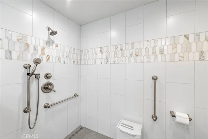 18 Shoal Drive, Corona Del Mar, California 92625