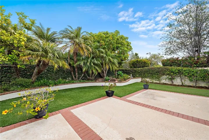 18 Shoal Drive, Corona Del Mar, California 92625