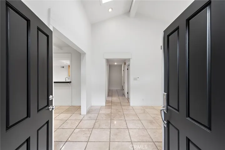 18 Shoal Drive, Corona Del Mar, California 92625