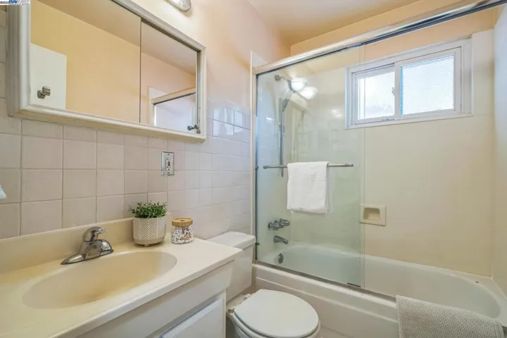 18858 Carlton Ave, Castro Valley, California 94546