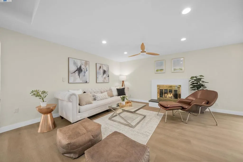 16871 Ross Lane, Huntington Beach, California 92647 home-pic-4