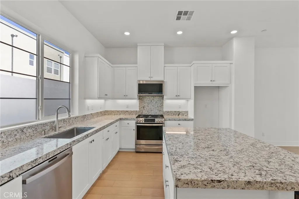 27068 Deer Way, Valencia, California 91381 home-pic-4