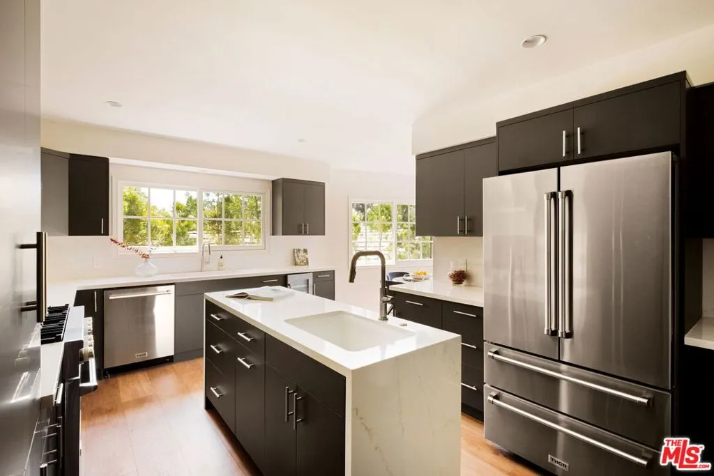 1163 Angelo Drive, Beverly Hills, California 90210 home-pic-17