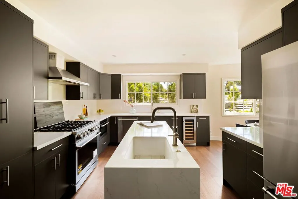 1163 Angelo Drive, Beverly Hills, California 90210 home-pic-18