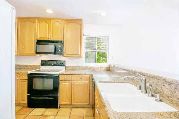 930 Via Mil Cumbres 106, Solana Beach, California 92075