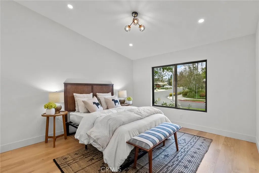 24201 Caris Street, Woodland Hills, California 91367 home-pic-25