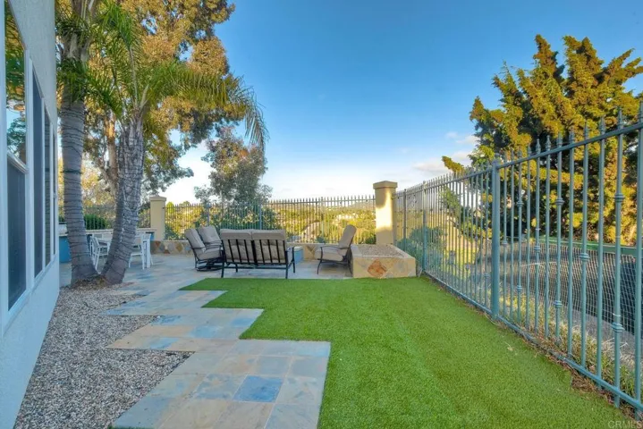 1695 Robin Place, Carlsbad, California 92011