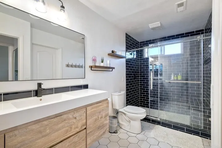 1695 Robin Place, Carlsbad, California 92011
