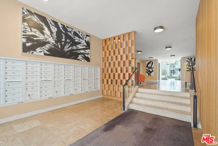 1025 N Kings Road 318, West Hollywood, California 90069