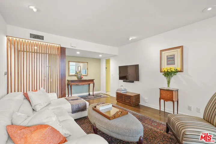 1025 N Kings Road 318, West Hollywood, California 90069
