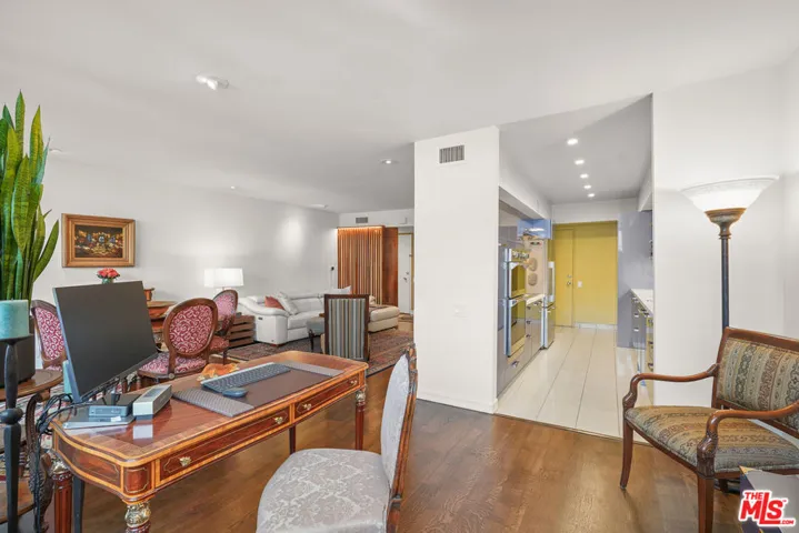 1025 N Kings Road 318, West Hollywood, California 90069
