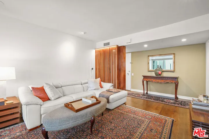 1025 N Kings Road 318, West Hollywood, California 90069