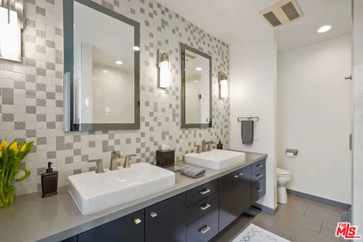 1025 N Kings Road 318, West Hollywood, California 90069