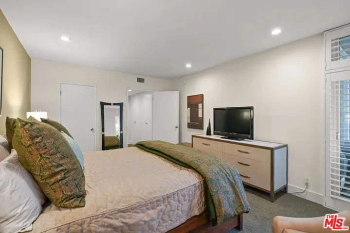 1025 N Kings Road 318, West Hollywood, California 90069