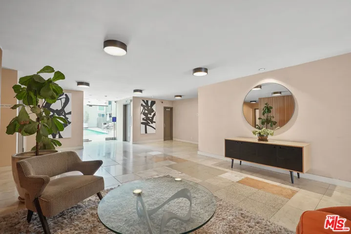 1025 N Kings Road 318, West Hollywood, California 90069