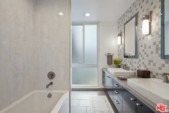 1025 N Kings Road 318, West Hollywood, California 90069