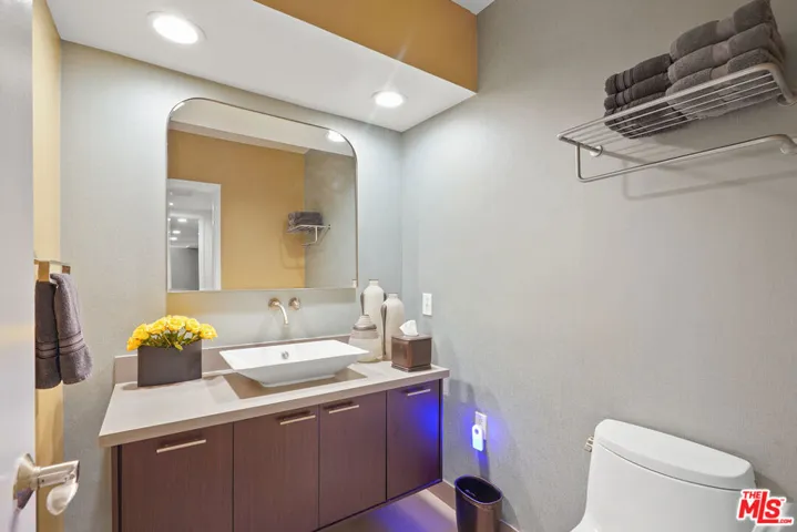 1025 N Kings Road 318, West Hollywood, California 90069