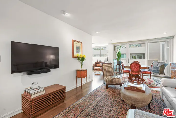 1025 N Kings Road 318, West Hollywood, California 90069