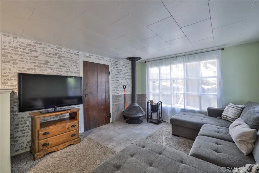 25616 Hi Lane, Twin Peaks, California 92391 home-pic-6