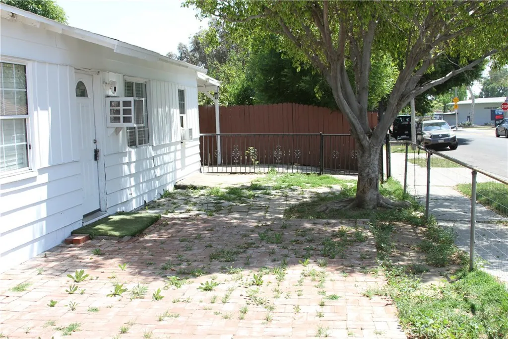 15258 La Valle Street, Sylmar, California 91342 home-pic-1