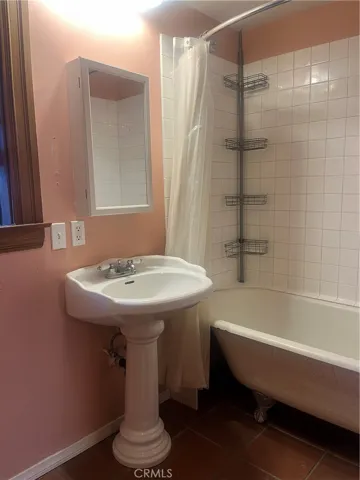 pedestal sink