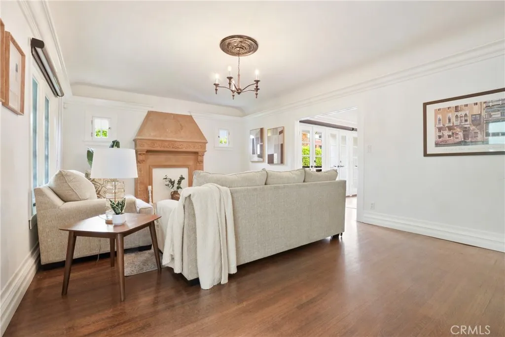 1901 N Oxford Avenue, Los Angeles, California 90027 home-pic-4