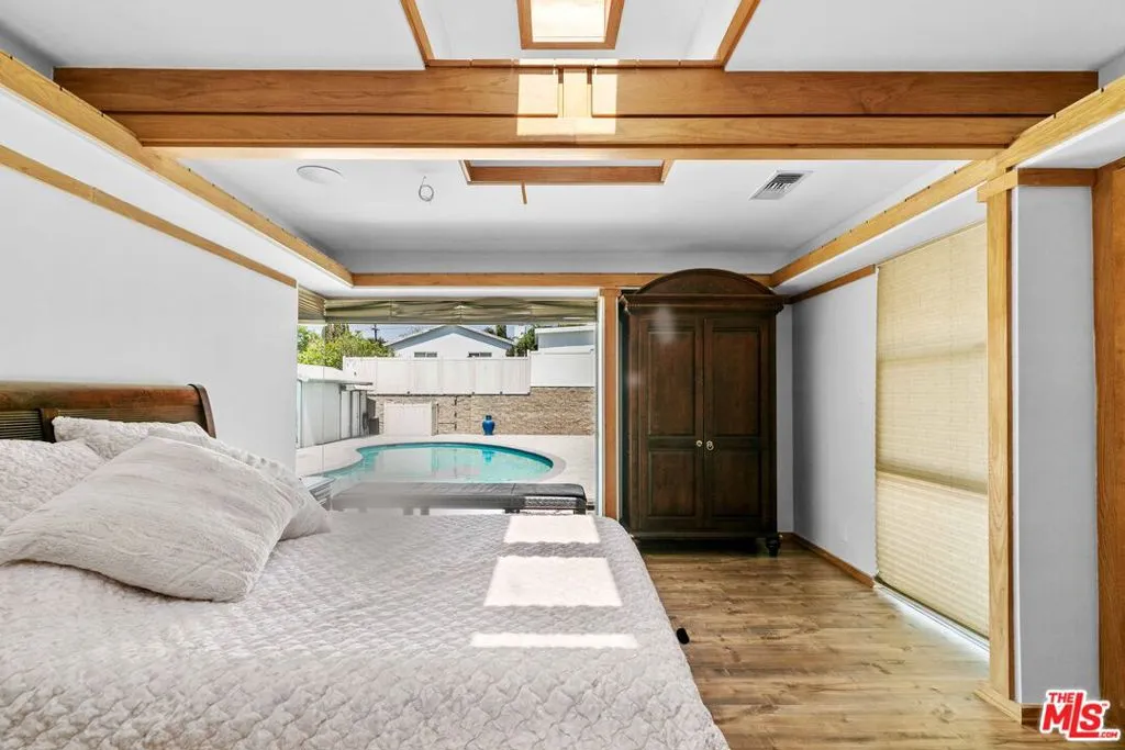 6911 Valmont Street, Tujunga, California 91042 home-pic-27