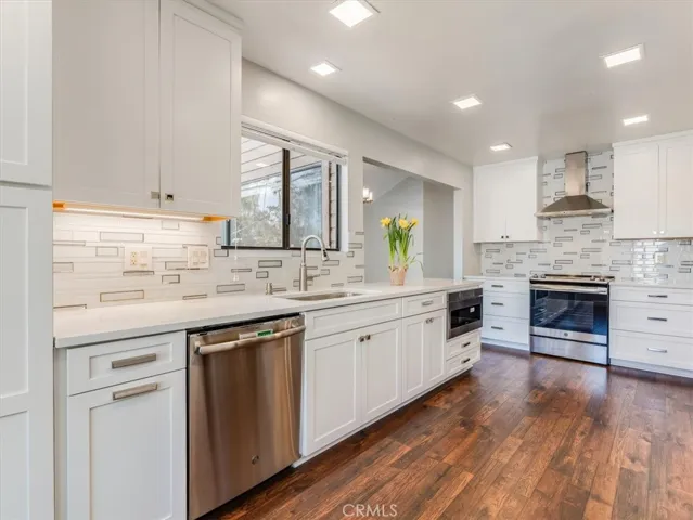 All stainless steel appliances.