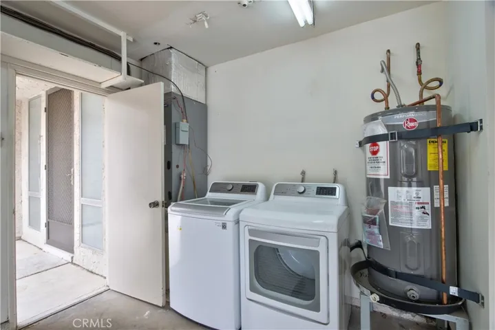 Washer & Dryer Included!