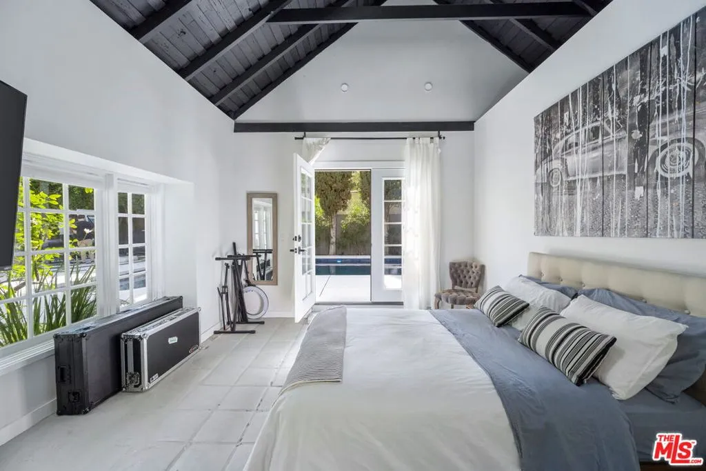 6441 Moore Drive, Los Angeles, California 90048 home-pic-11