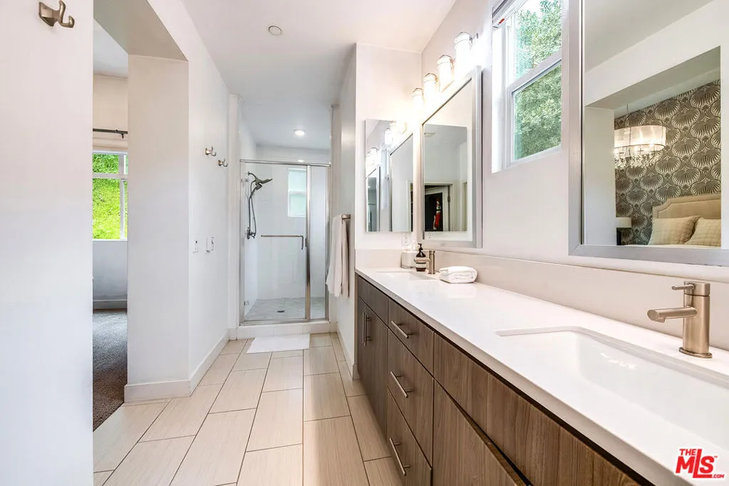 6760 W Gill Way, Los Angeles, California 90068 home-pic-14