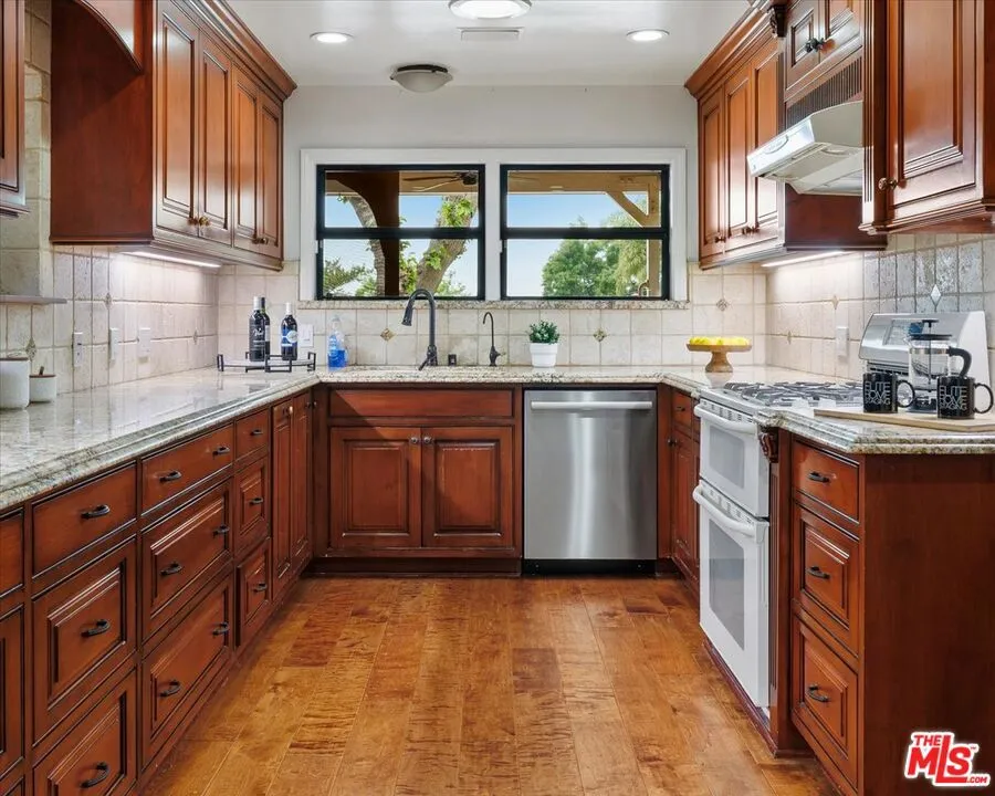 10162 Breidt Avenue, Tujunga, California 91042 home-pic-7