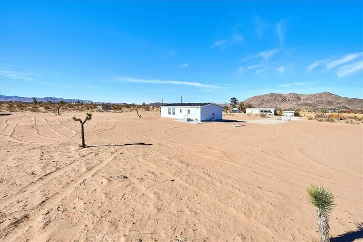 59575 Stearman Road, Landers, California 92285