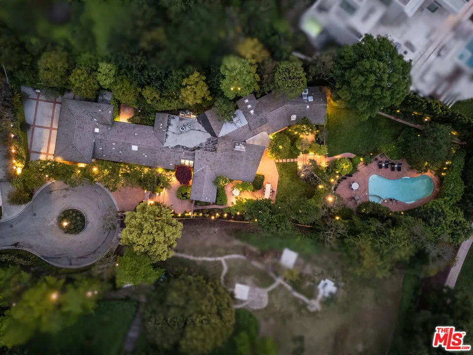 800 Tarcuto Way, Los Angeles, California 90077 home-pic-26