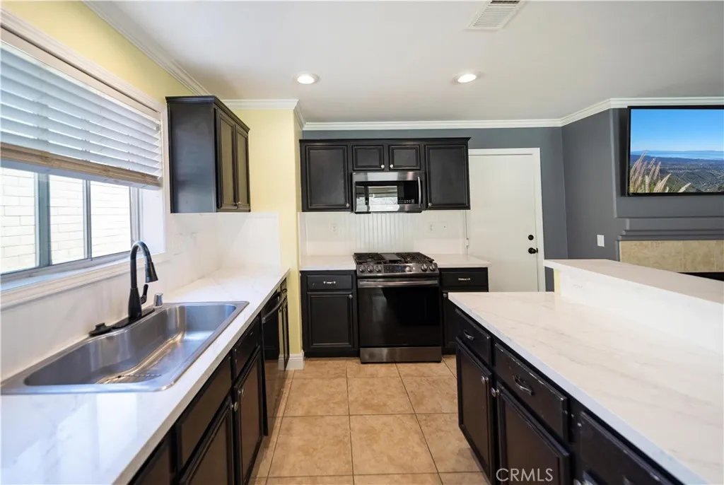 29435 Falling Leaf Drive, Lake Elsinore, California 92530 home-pic-14