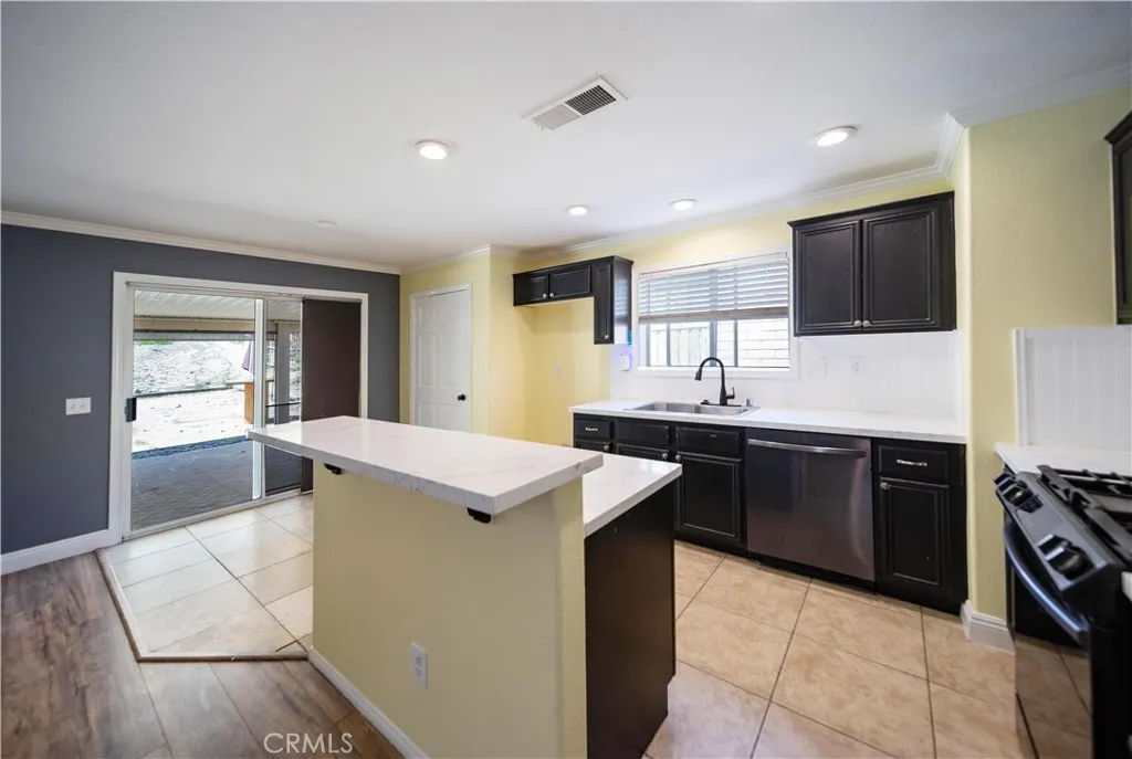 29435 Falling Leaf Drive, Lake Elsinore, California 92530 home-pic-11